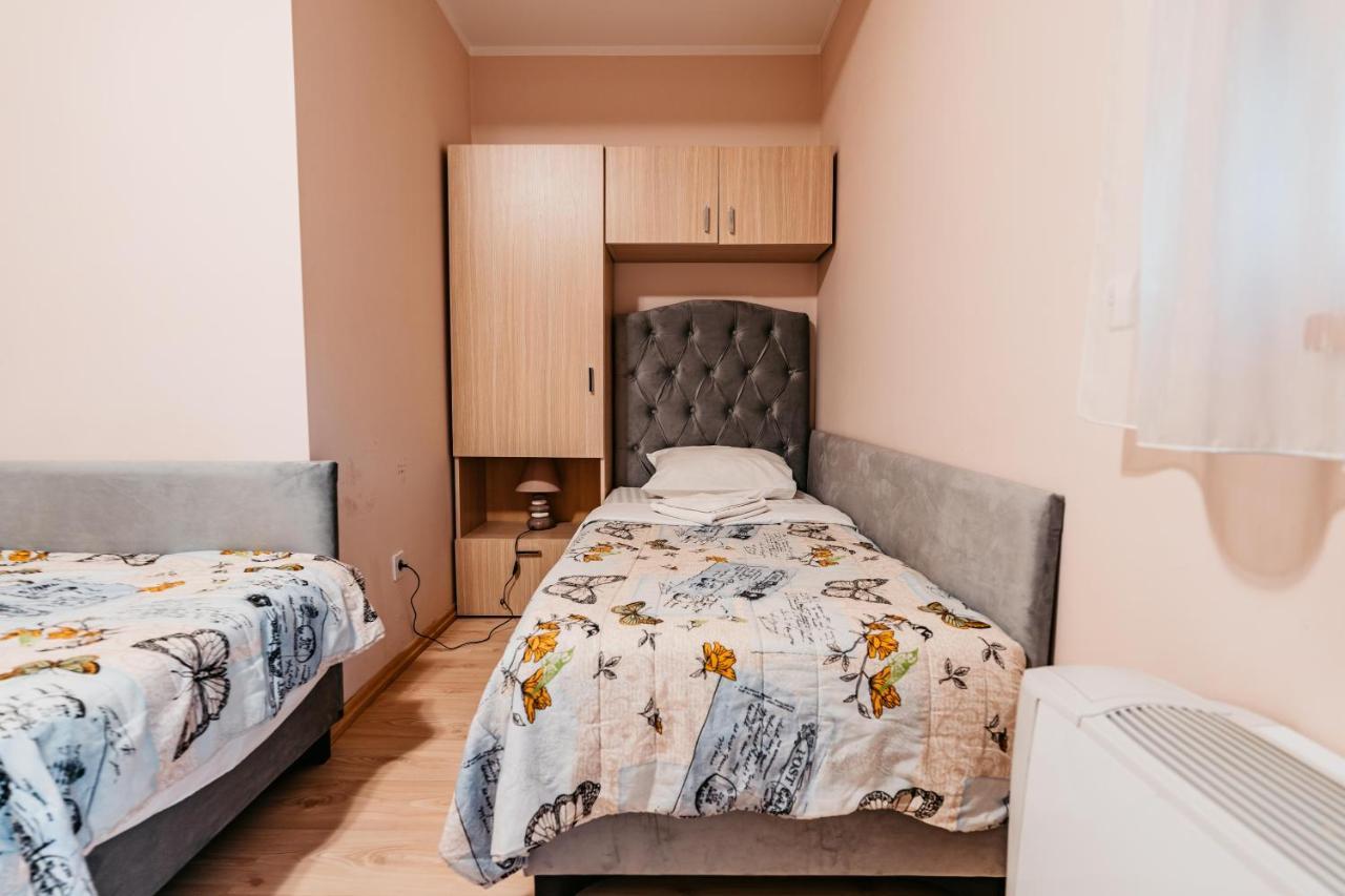 Ni Lotos Depandans酒店 外观 照片